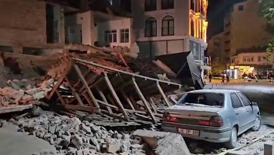 Туркияда 6,1 магнитудали зилзила юз берди (видео)